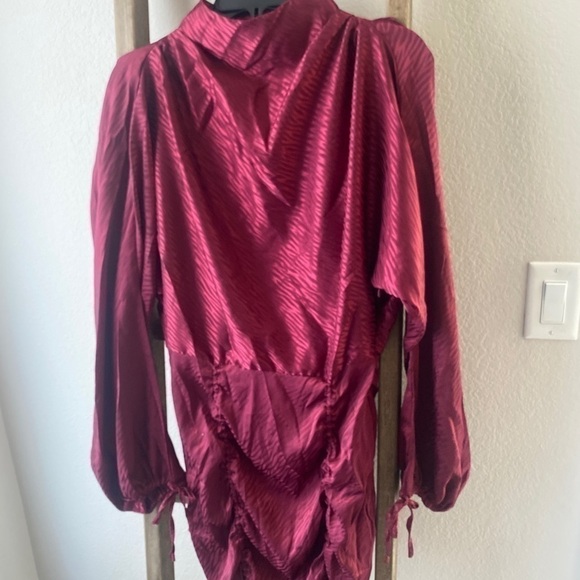 4sienna Dresses & Skirts - 4Sienna Revolve Mini Dress size M open back, balloon sleeve
